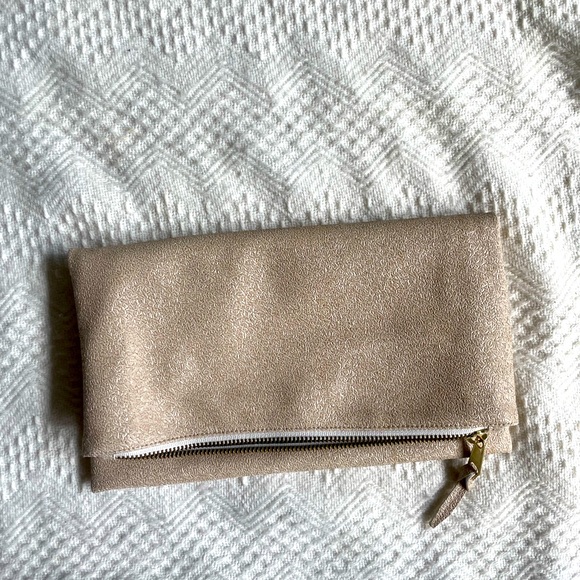 Stacy Kessler beige vegan leather fold over clutch with champagne sparkles NWOT - Picture 1 of 8
